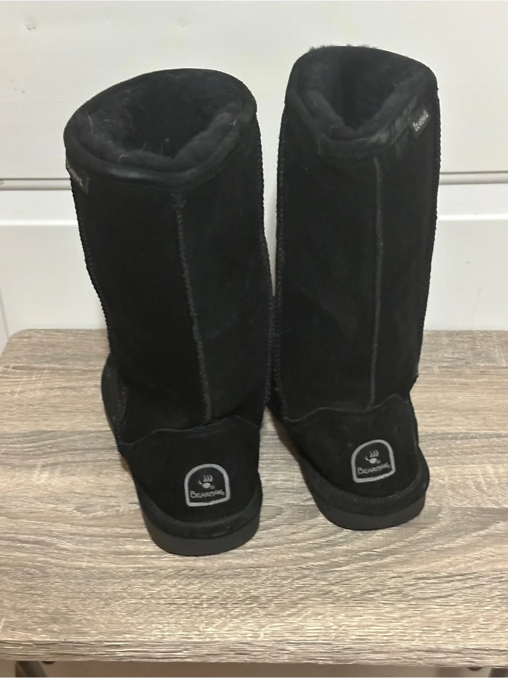 Bearpaw suede winter boots with sheepskin lining Women’s US10 Black Worn Once